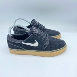 Nike Stefan Janoski black boys size 5.5y